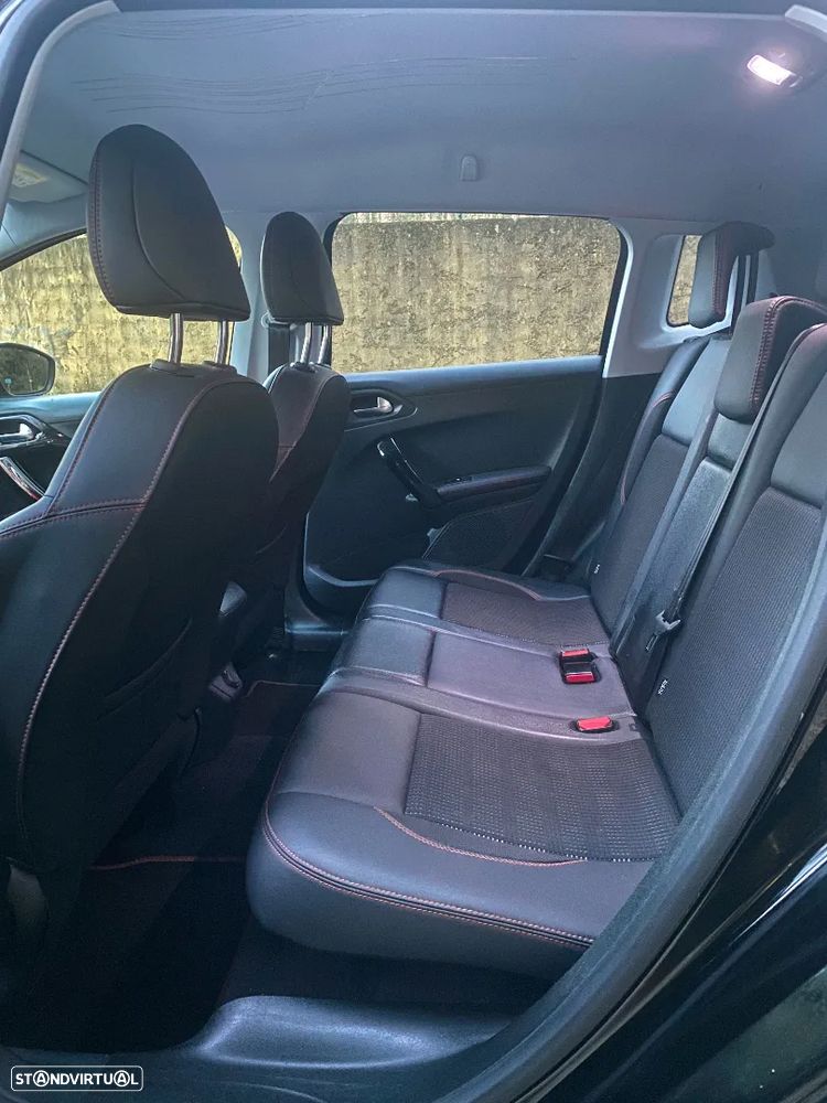 Peugeot 2008 1.2 PureTech GT Line - 7