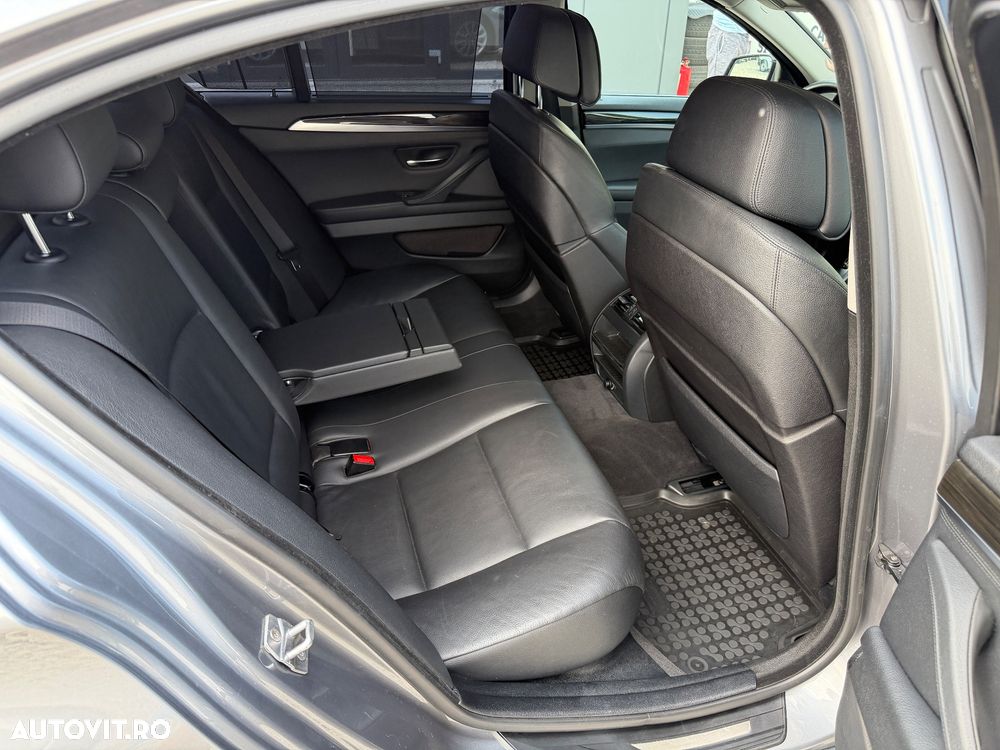 BMW Seria 5 525d xDrive - 36