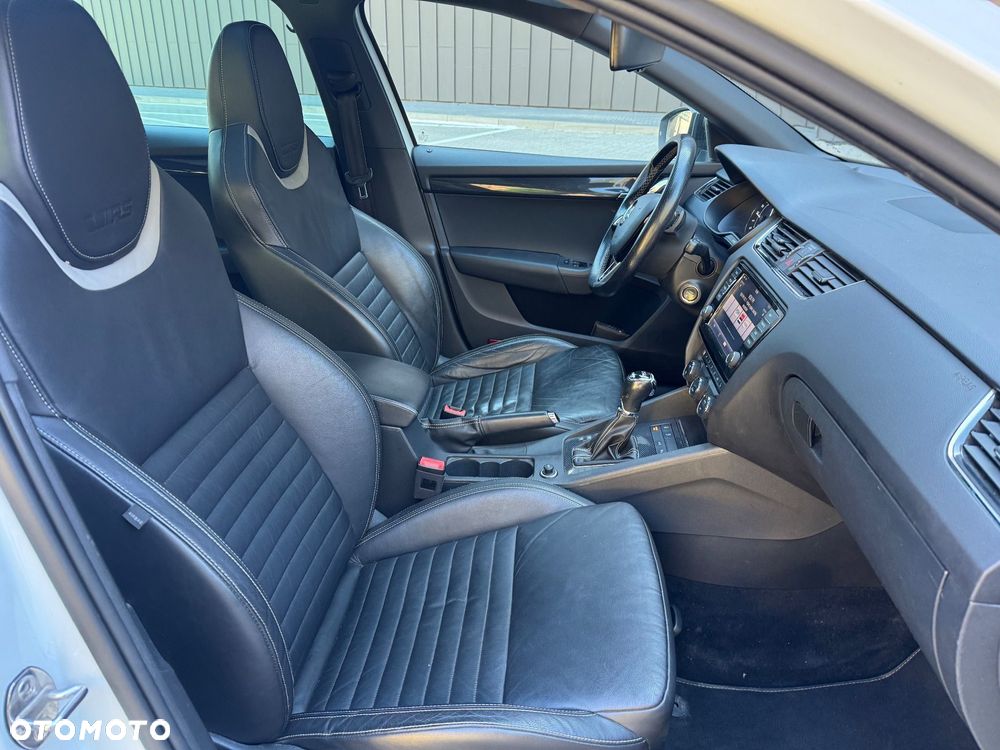 Skoda Octavia 2.0 TDI DSG RS - 23