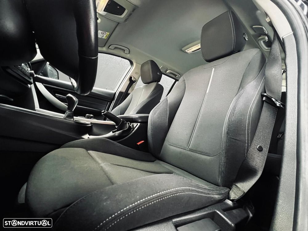 BMW 318 d Line Sport - 34