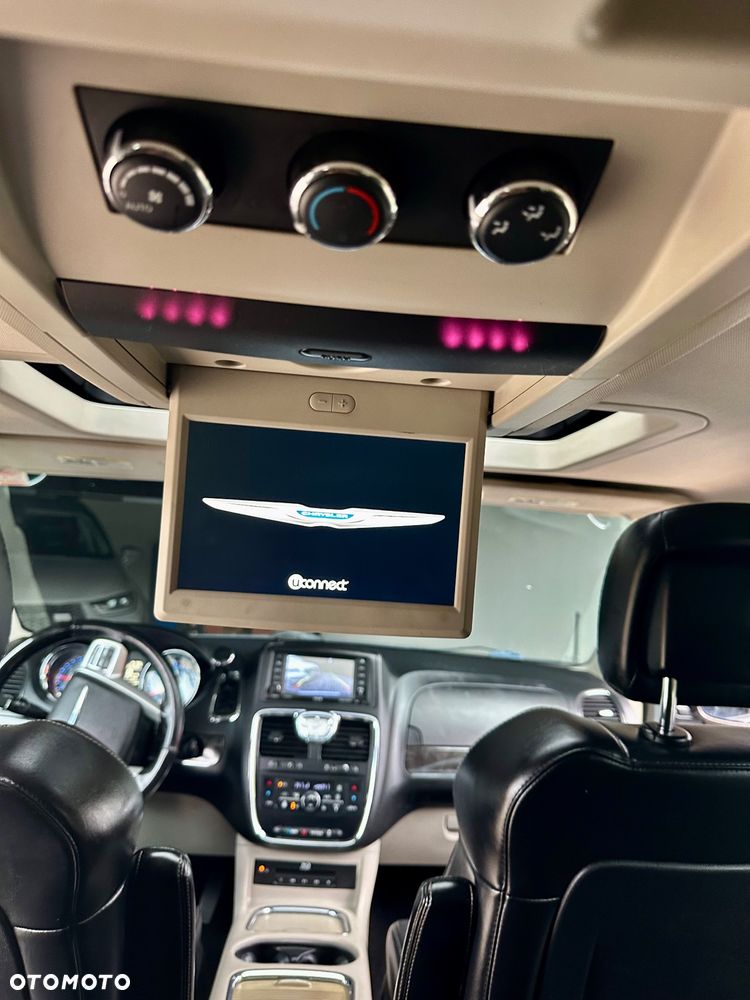 Chrysler Town & Country 3.6 Limited - 14