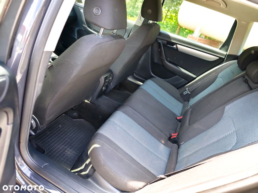 Volkswagen Passat 2.0 TDI DPF Comfortline - 14