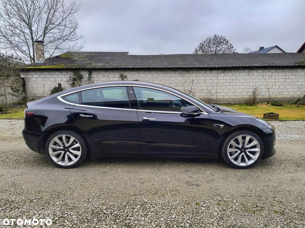 Tesla Model 3 - 5
