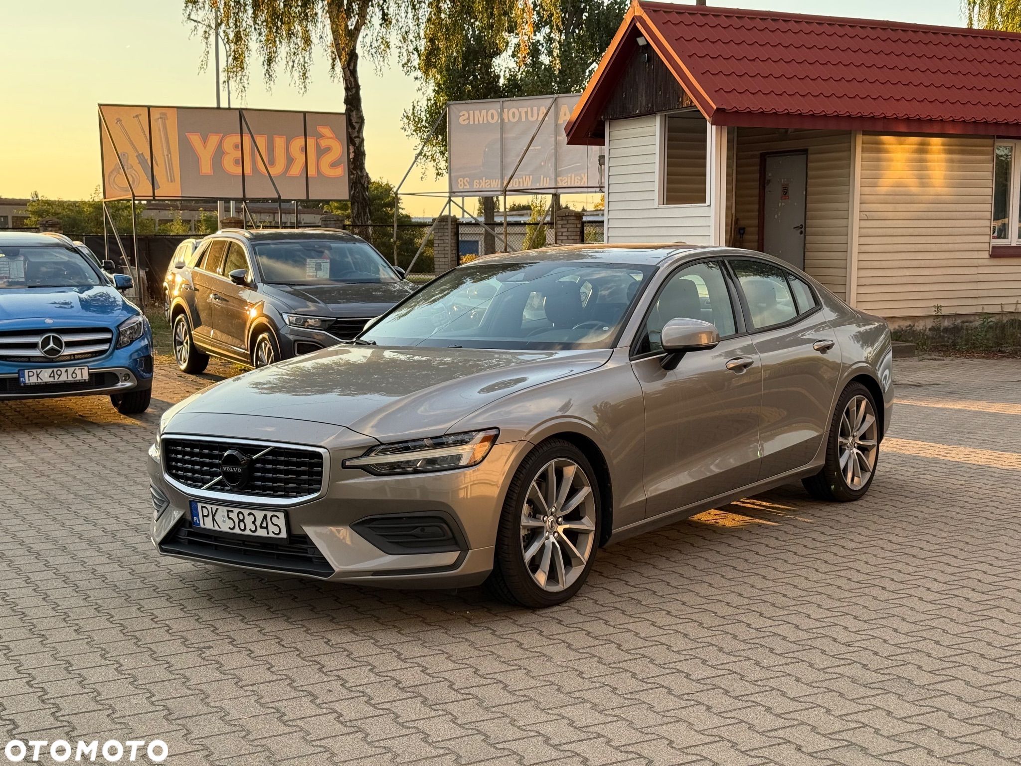 Volvo S60 T5 Momentum Pro - 1