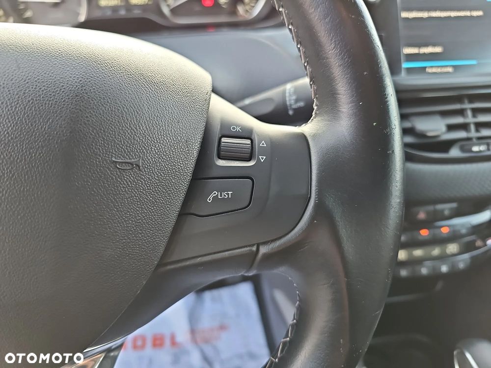 Peugeot 2008 1.2 Pure Tech Allure S&S EAT6 - 15