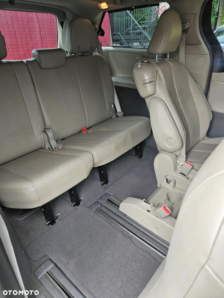 Toyota Sienna 3.5 V6 - 9