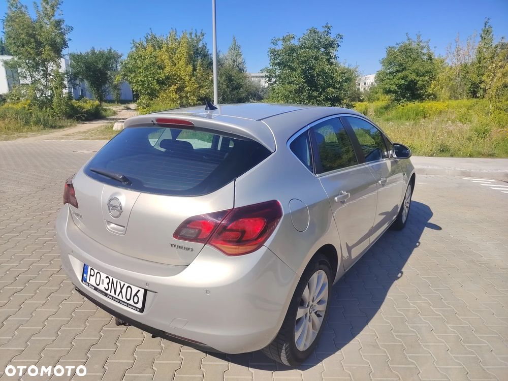 Opel Astra 1.6 T Cosmo - 6