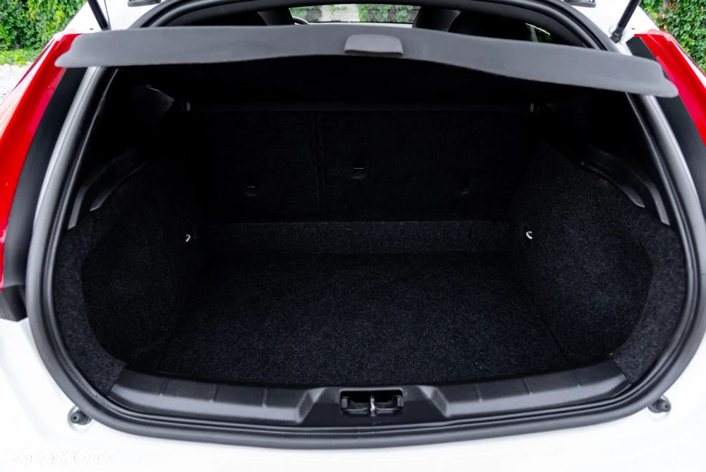 Volvo V40 - 25