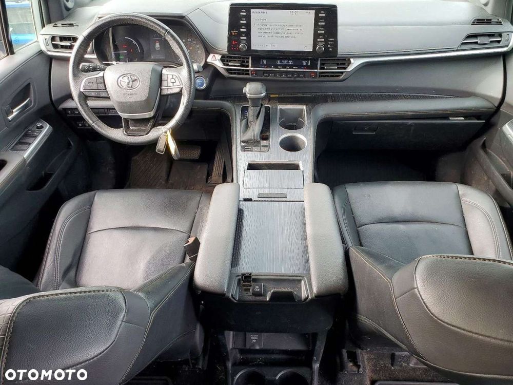 Toyota Sienna - 9
