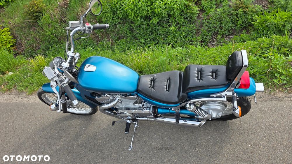 Suzuki Intruder - 11