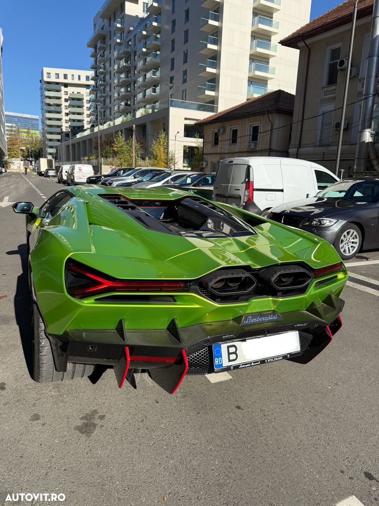 Lamborghini Revuelto - 24