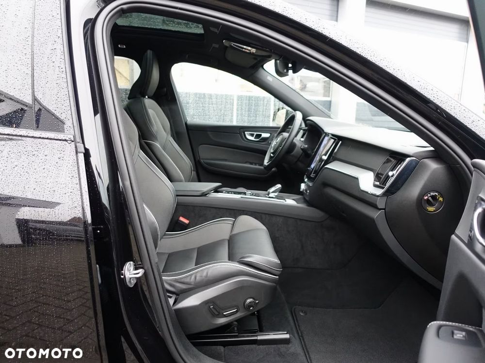 Volvo XC 60 B5 B AWD Plus Black Edition - 11