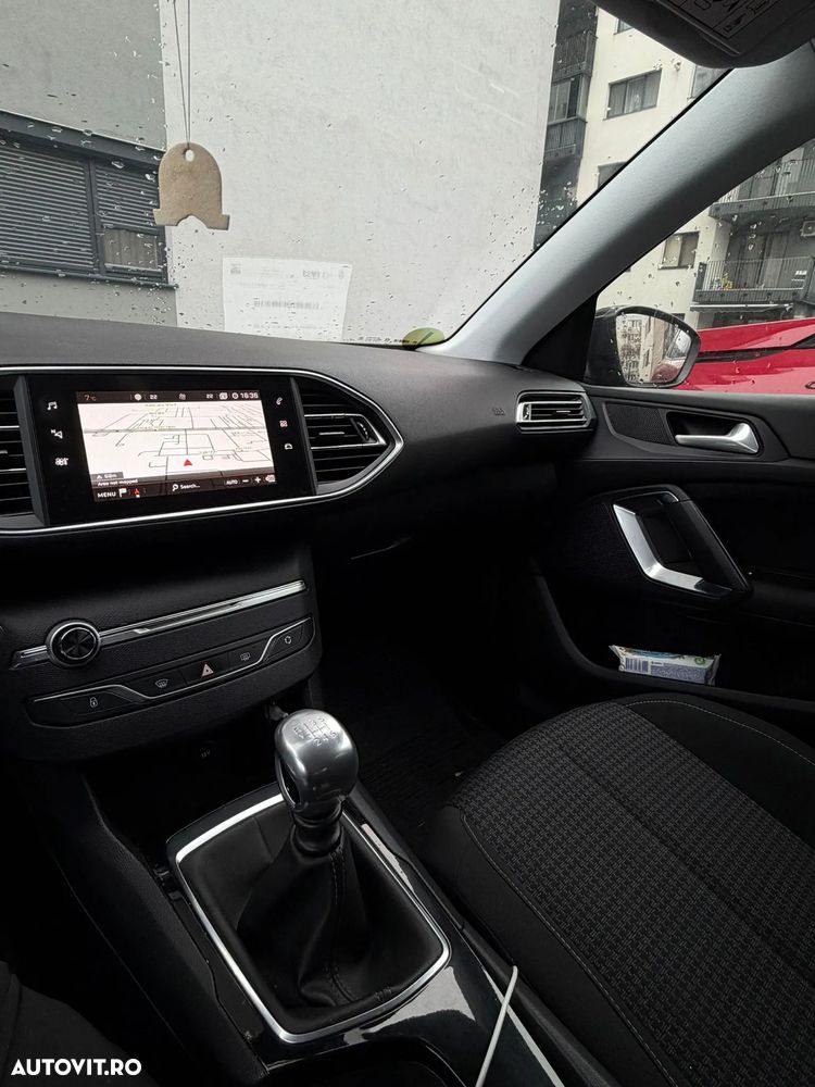 Peugeot 308 1.2 L PureTech Turbo S&S Allure - 7