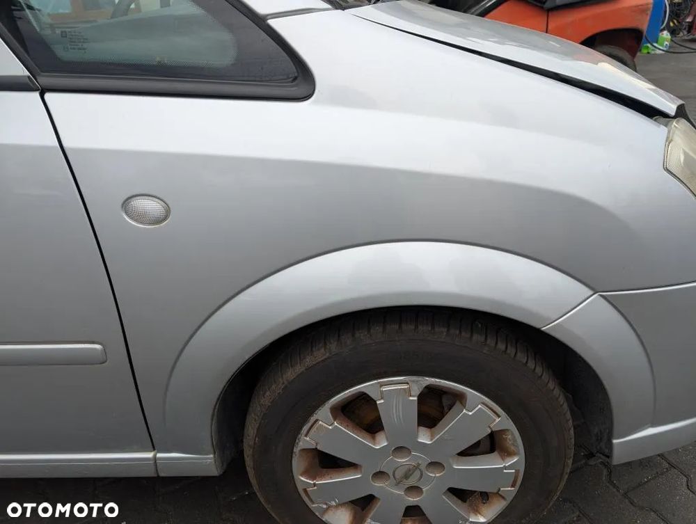 Błotnik prawy przedni przód Opel Meriva A Z157 - 1