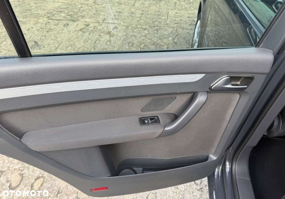 Volkswagen Touran - 24