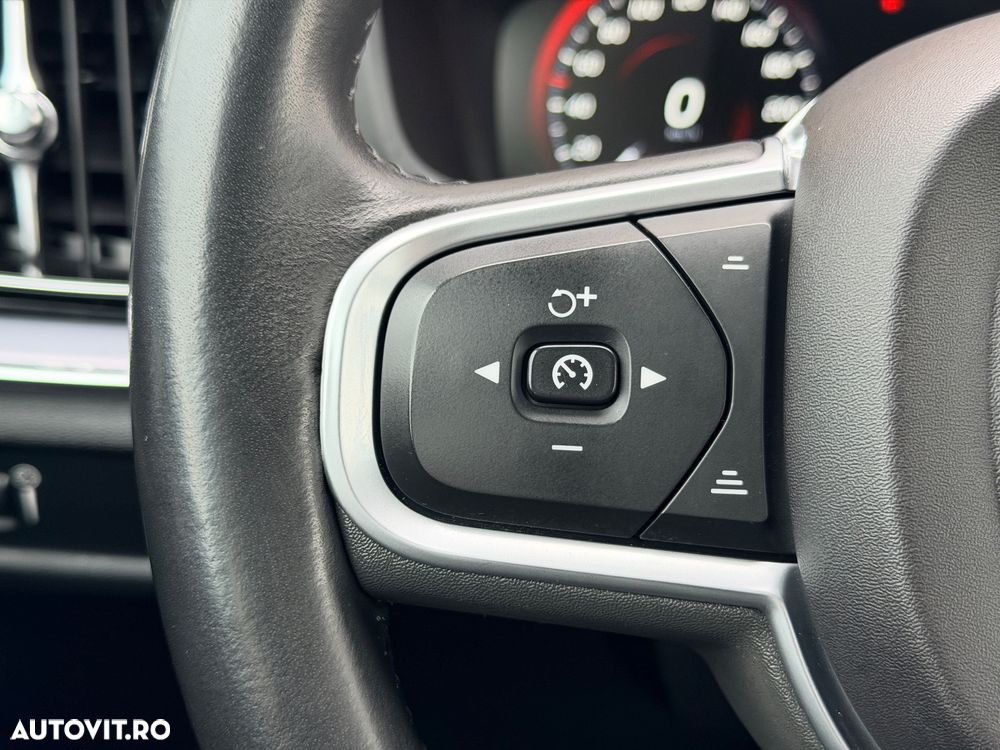 Volvo V60 D3 Momentum Pro - 28