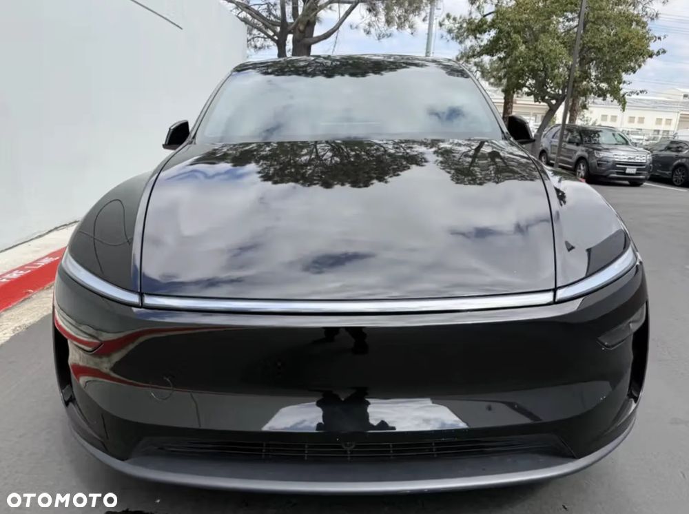 Tesla Model Y - 7