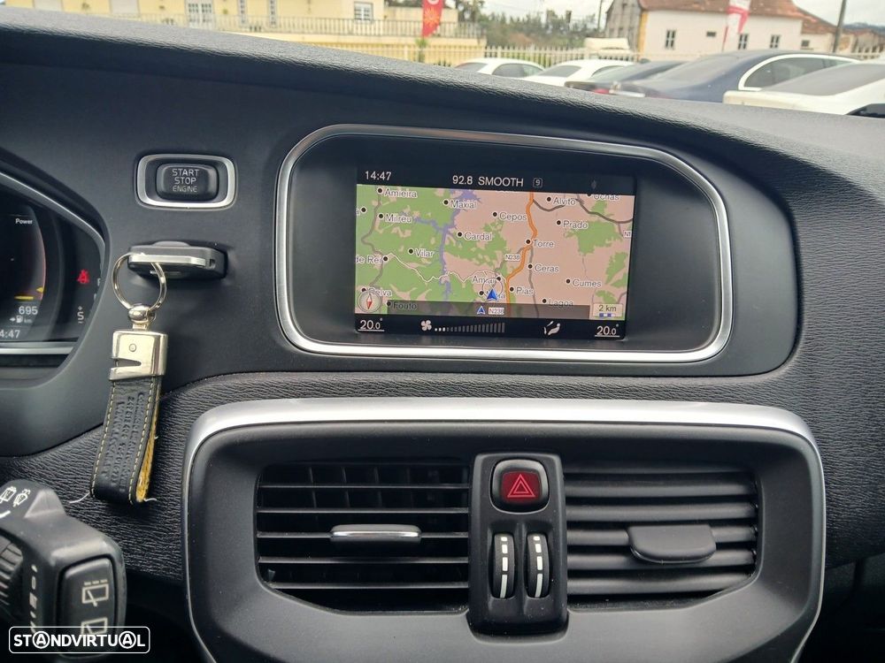 Volvo V40 2.0 D2 Momentum Geartronic - 24