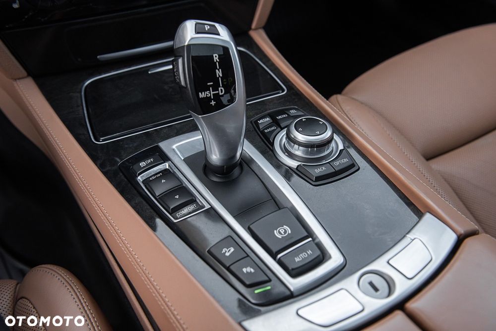 BMW Seria 7 740d xDrive - 34