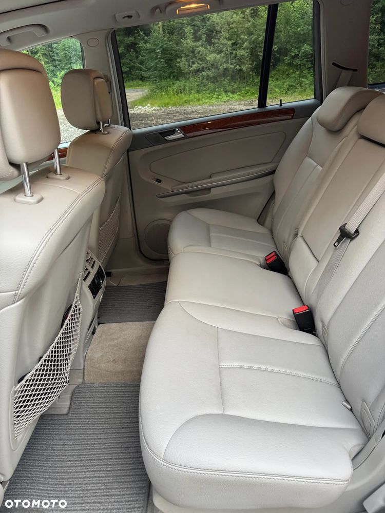 Mercedes-Benz GL 450 - 12