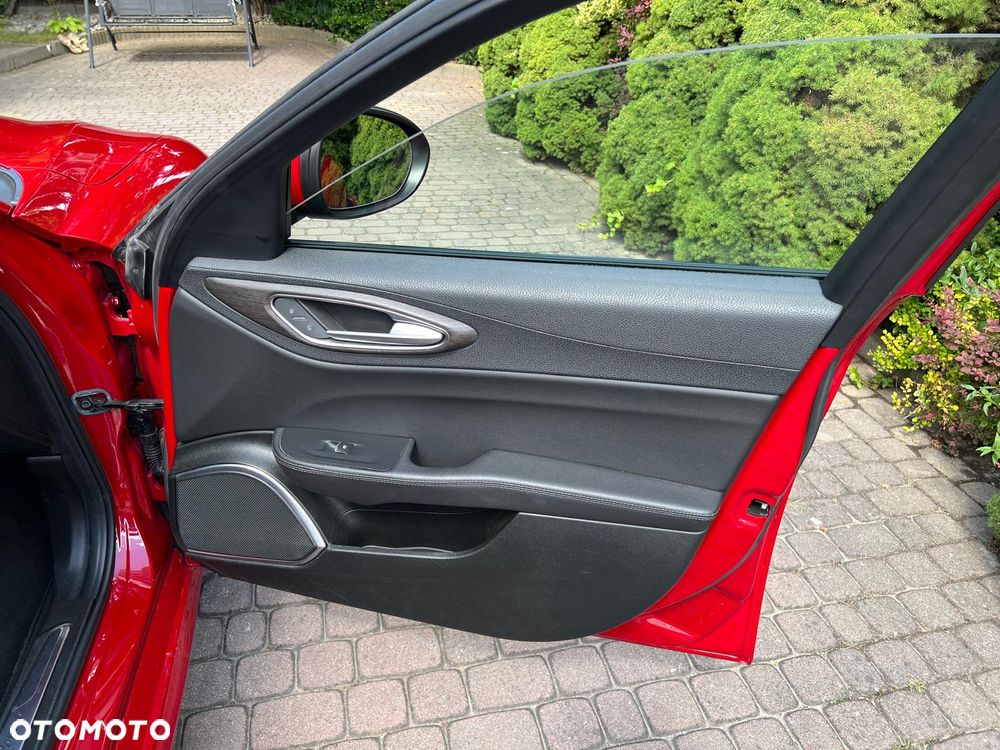 Alfa Romeo Giulia 2.0 Turbo 16V AT8-Q4 Ti - 13