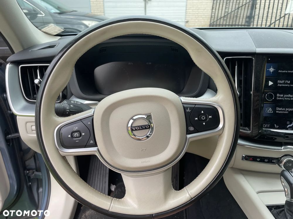 Volvo XC 60 D5 AWD Momentum - 11