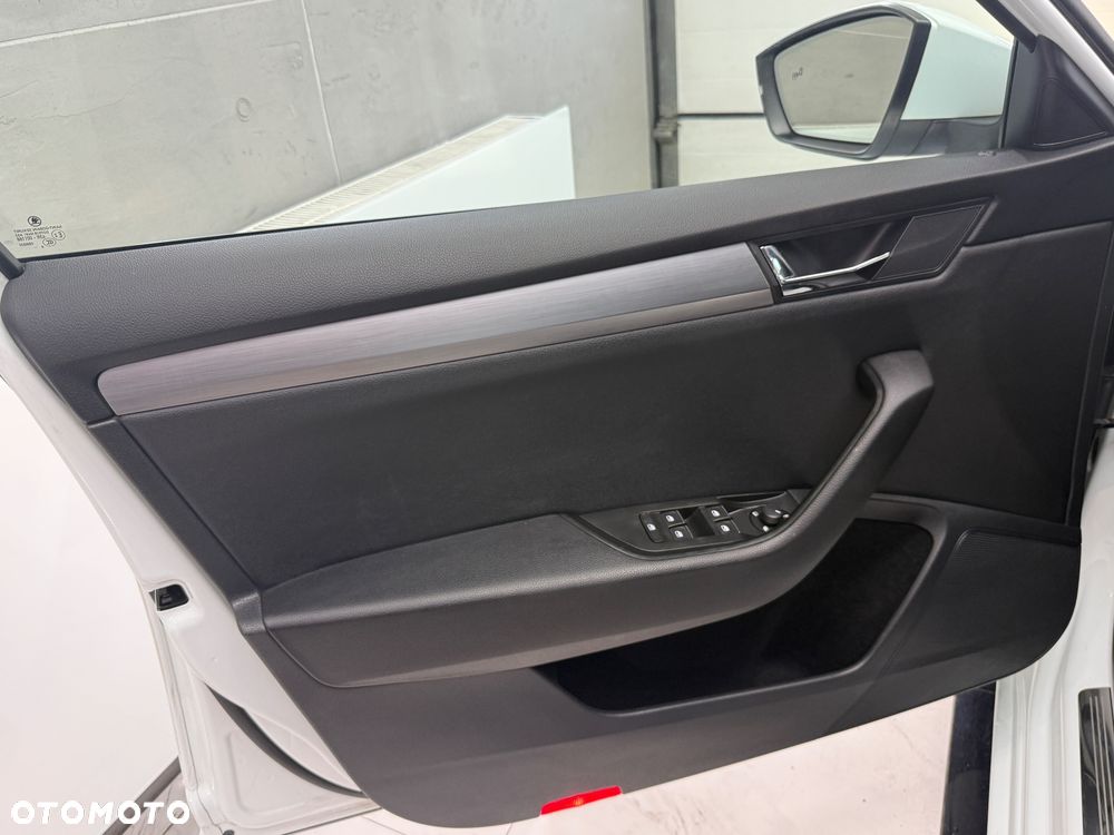 Skoda Superb 2.0 TDI DSG Premium Edition - 11