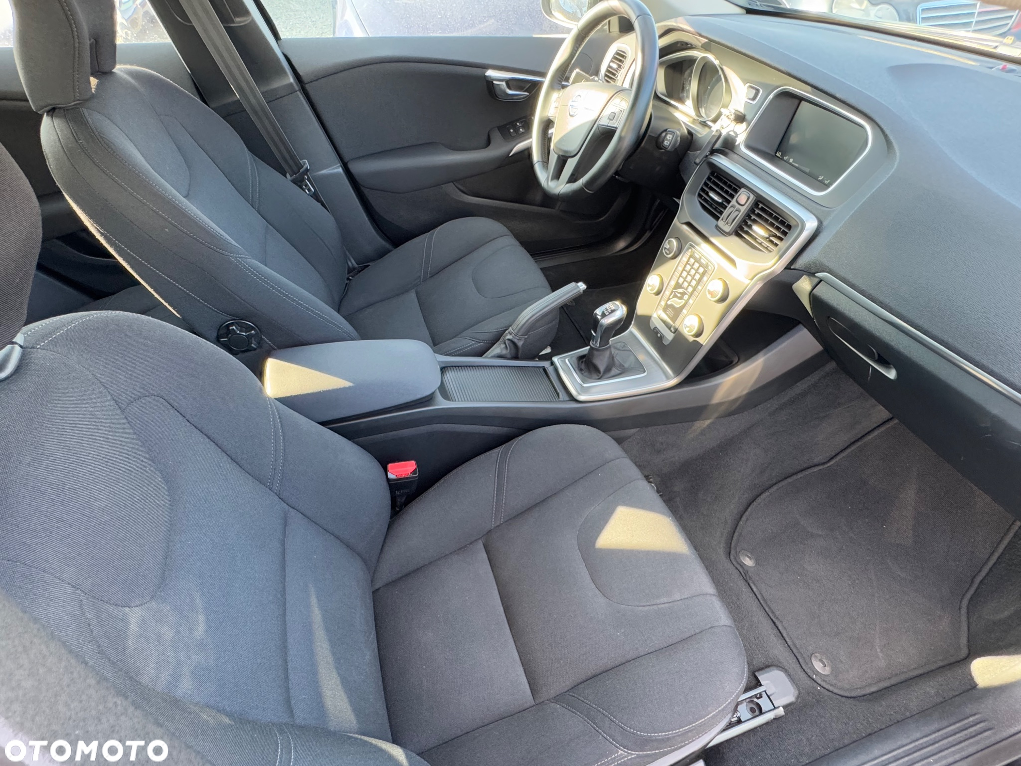 Volvo V40 D2 Drive-E Momentum - 26
