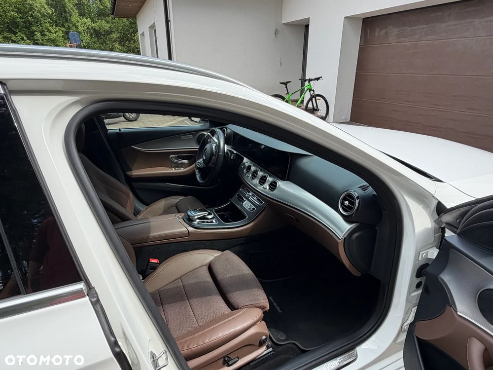 Mercedes-Benz Klasa E 220 d 4-Matic - 26