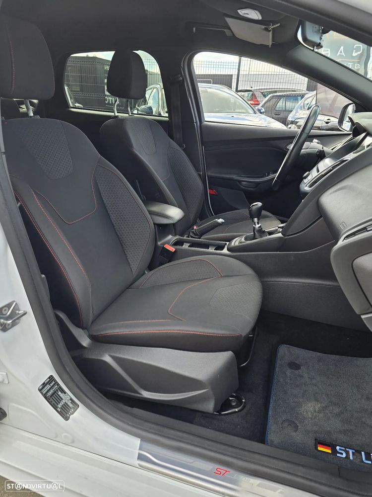 Ford Focus SW 1.0 EcoBoost S&S ST-LINE - 8