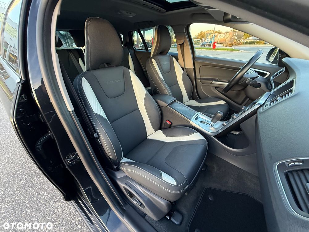 Volvo V60 T6 AWD Geartronic RDesign - 34