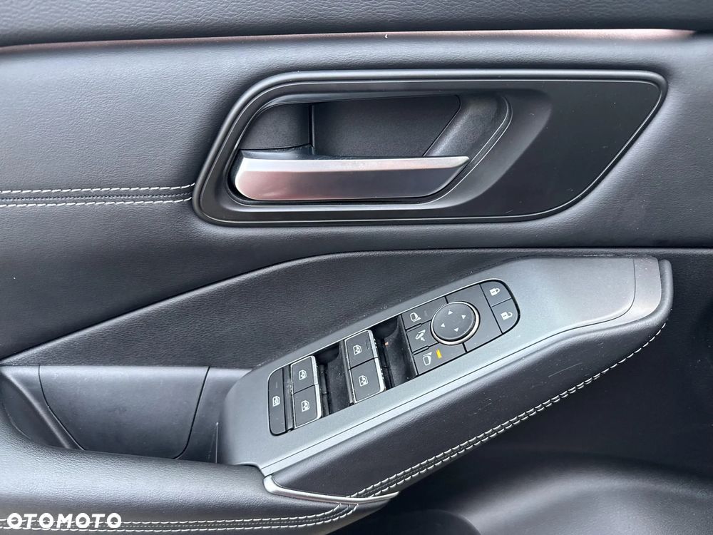 Nissan Qashqai 1.3 DIG-T mHEV N-Connecta Xtronic - 23