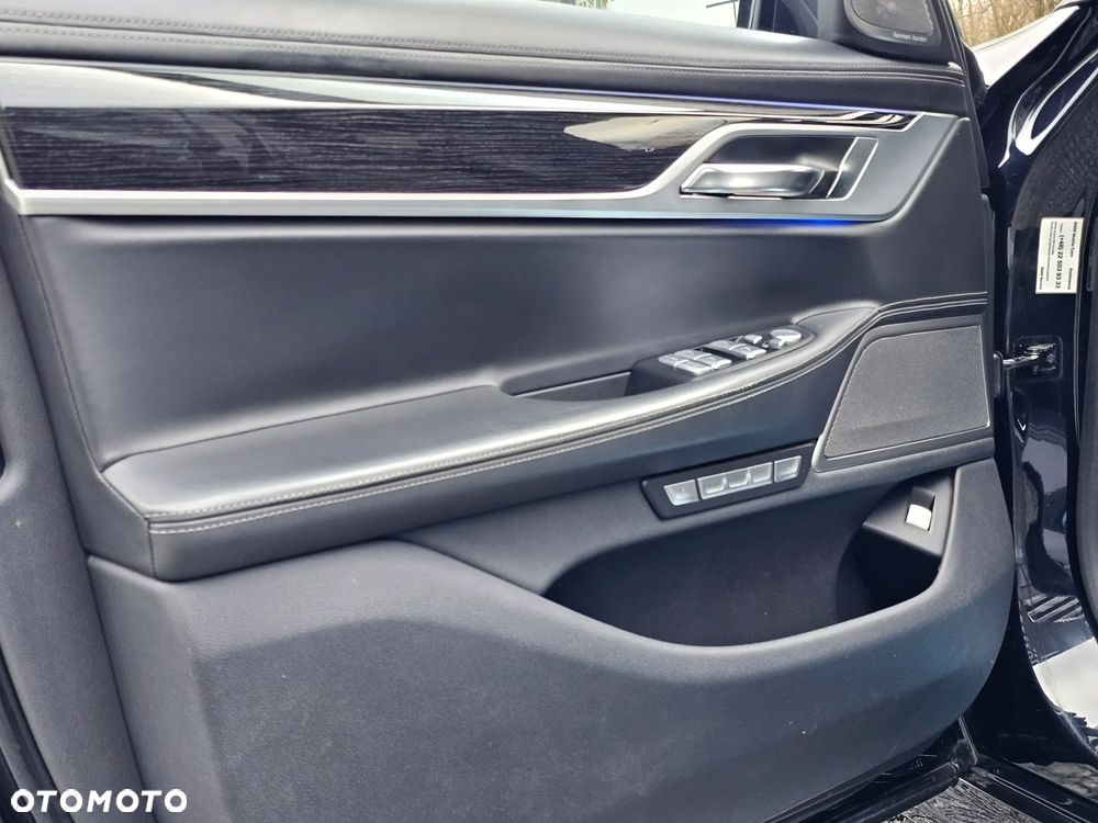 BMW Seria 7 740d xDrive - 37