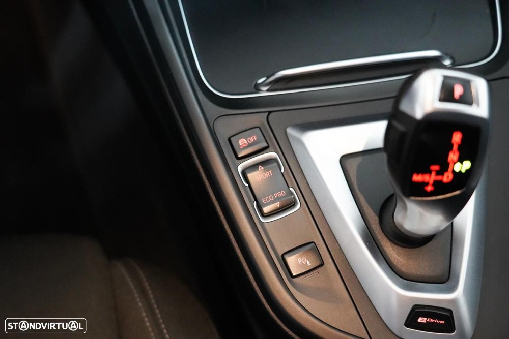 BMW 330 e iPerformance - 18