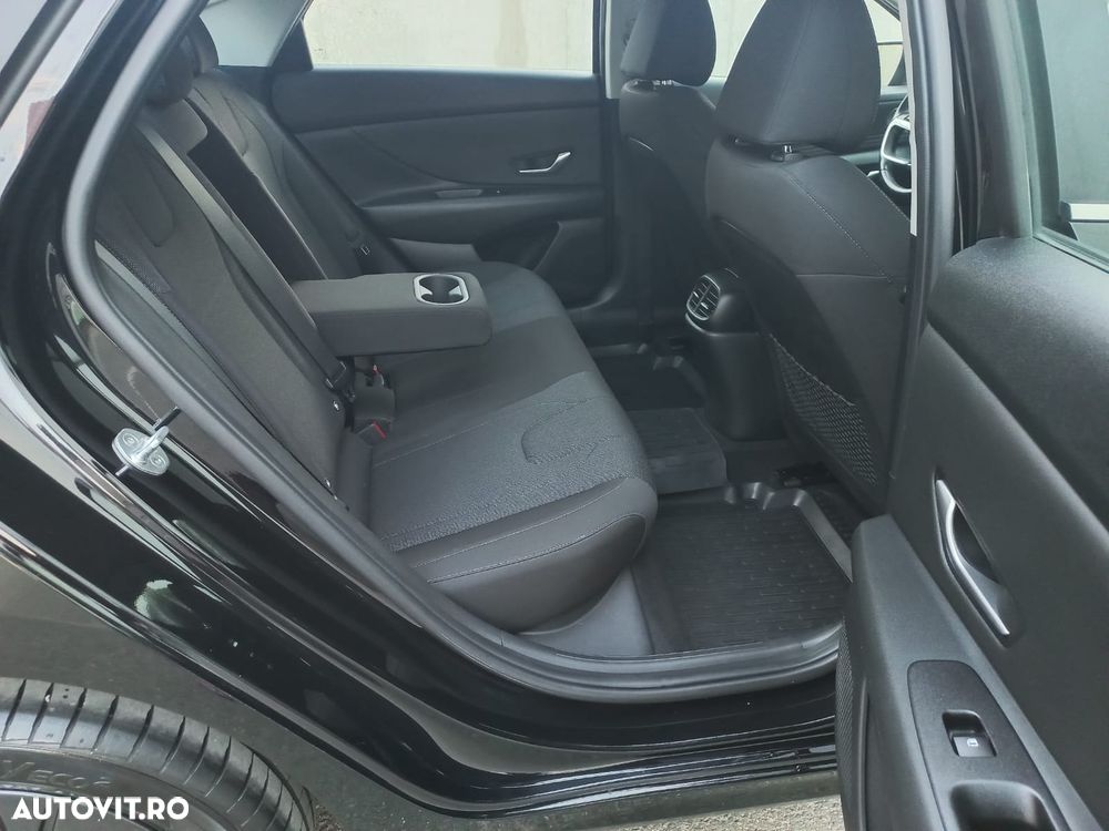 Hyundai Elantra 1.6 l 123 CP CVT Highway - 12