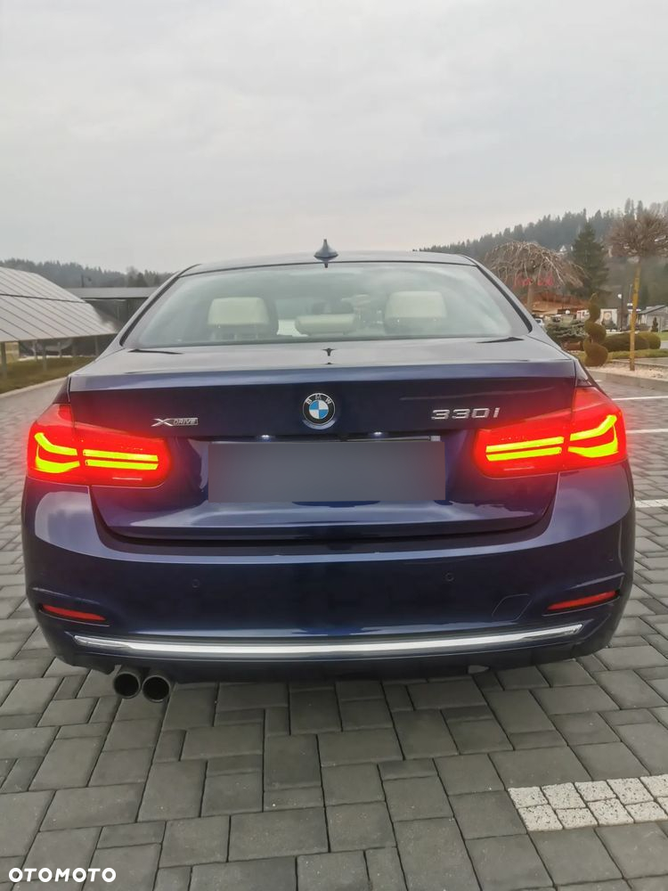 BMW Seria 3 330i xDrive Luxury Line - 38