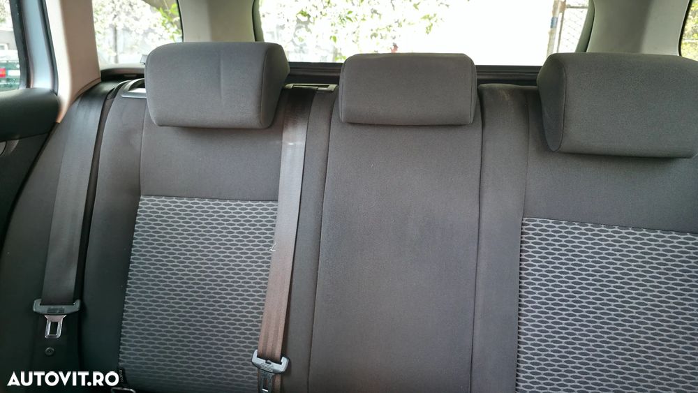 Volkswagen Golf 1.6 TDI DPF Comfortline - 9