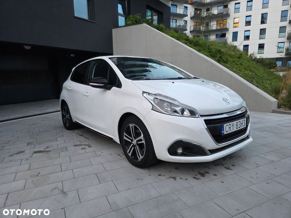 Peugeot 208 - 8