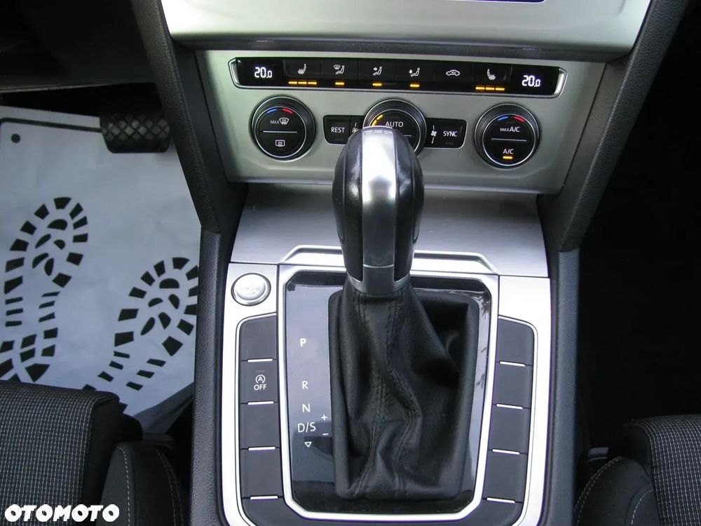 Volkswagen Passat 2.0 TDI SCR DSG Comfortline - 20