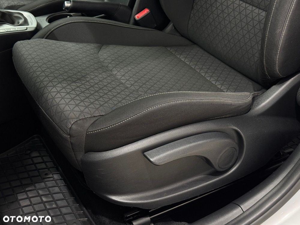 Kia Ceed - 11