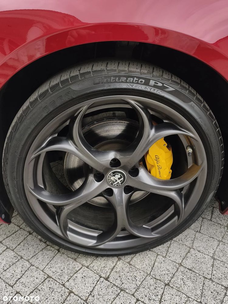 Alfa Romeo Giulia 2.0 Turbo 16V AT8-Q4 Competizione - 5