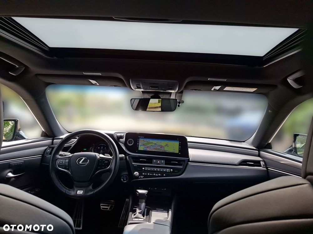 Lexus ES 300h F Sport Edition - 22
