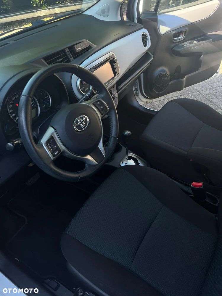 Toyota Yaris Hybrid 1.5 VVT-i Comfort mit Design Paket - 8