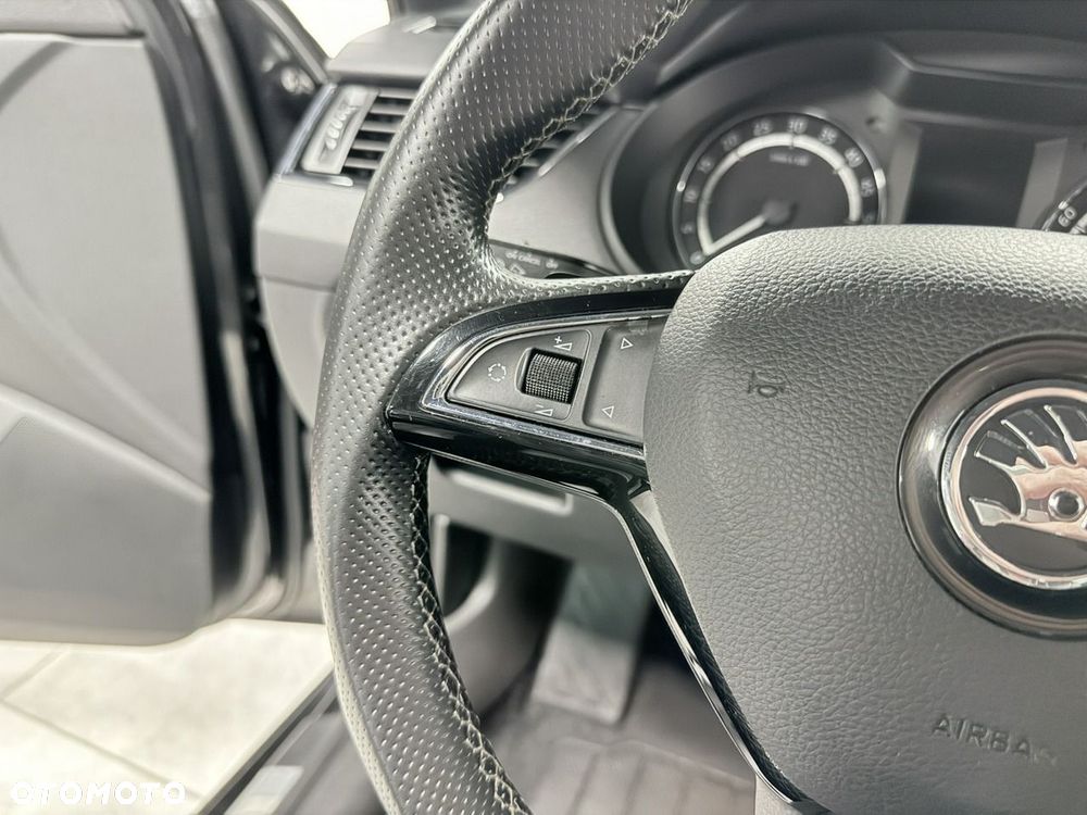 Skoda Octavia 2.0 TDI RS DSG - 22