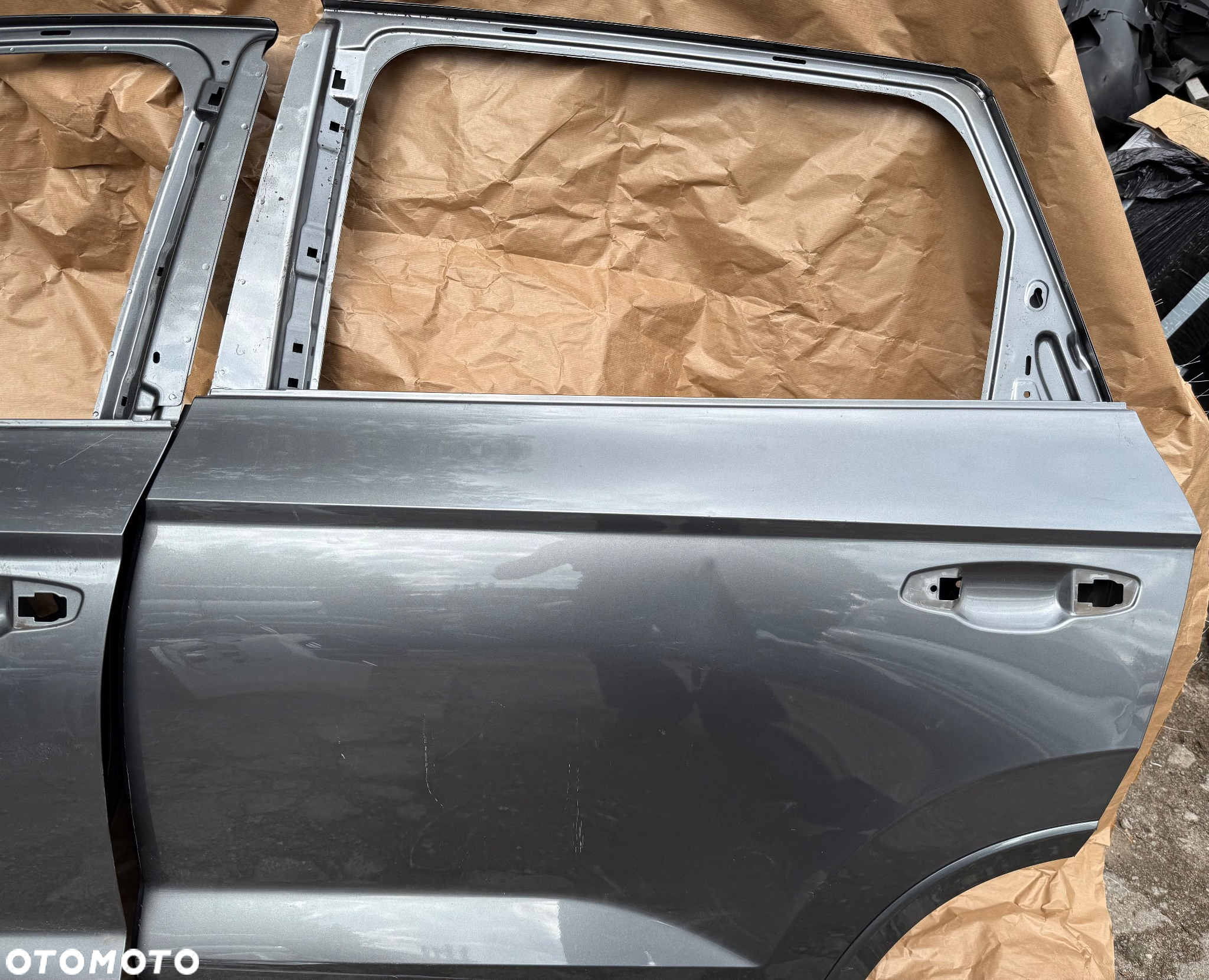 DRZWI LEWE PRZÓD LEWE TYŁ STRONA SEAT ATECA 575 SZARE STALOWE - 8