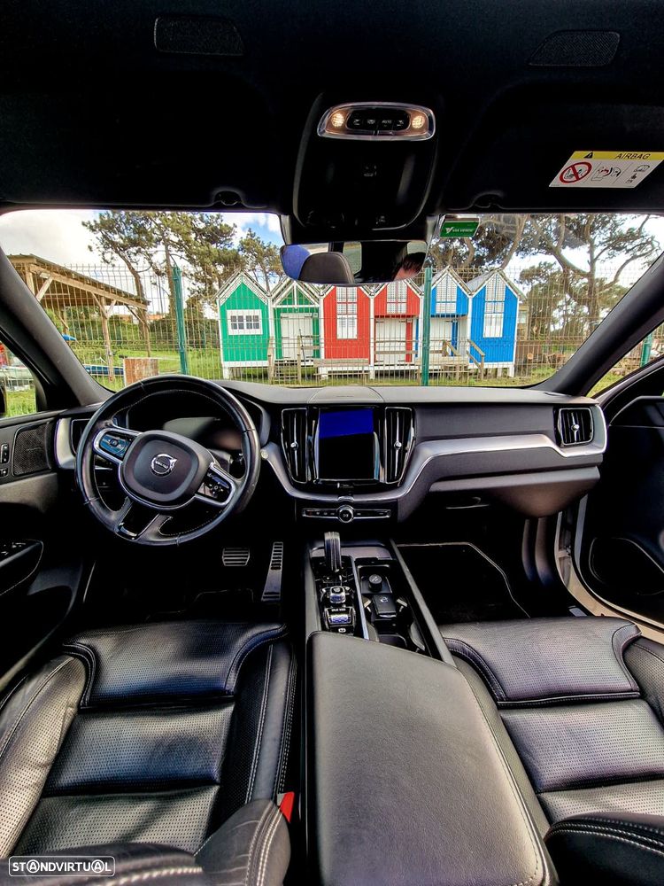 Volvo XC 60 2.0 T6 PHEV R-Design AWD - 11