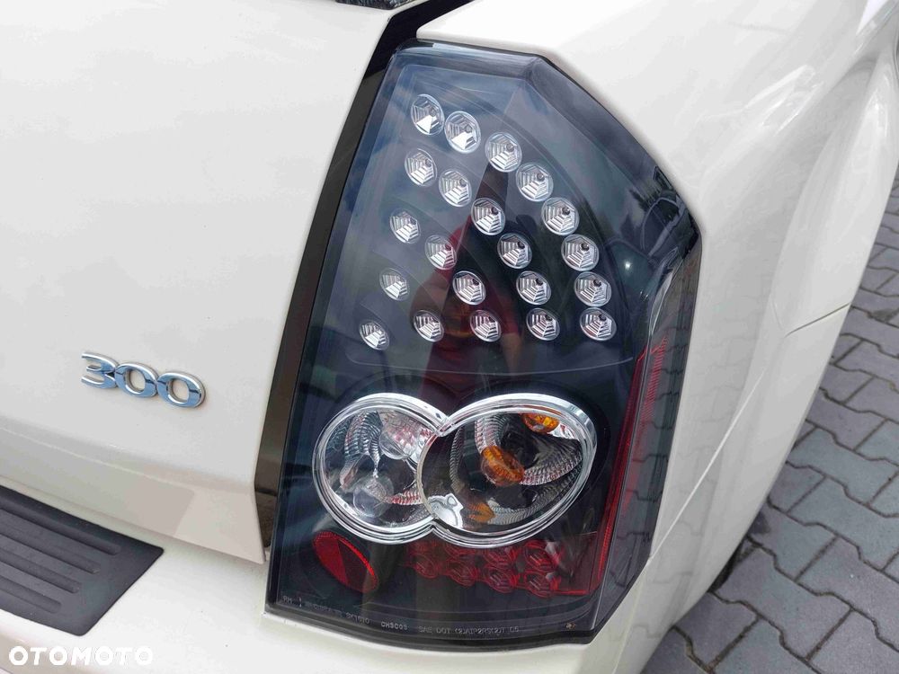 LAMPA PRAWY TYŁ CHRYSLER  300C I 04-10r SONAR LED - 1