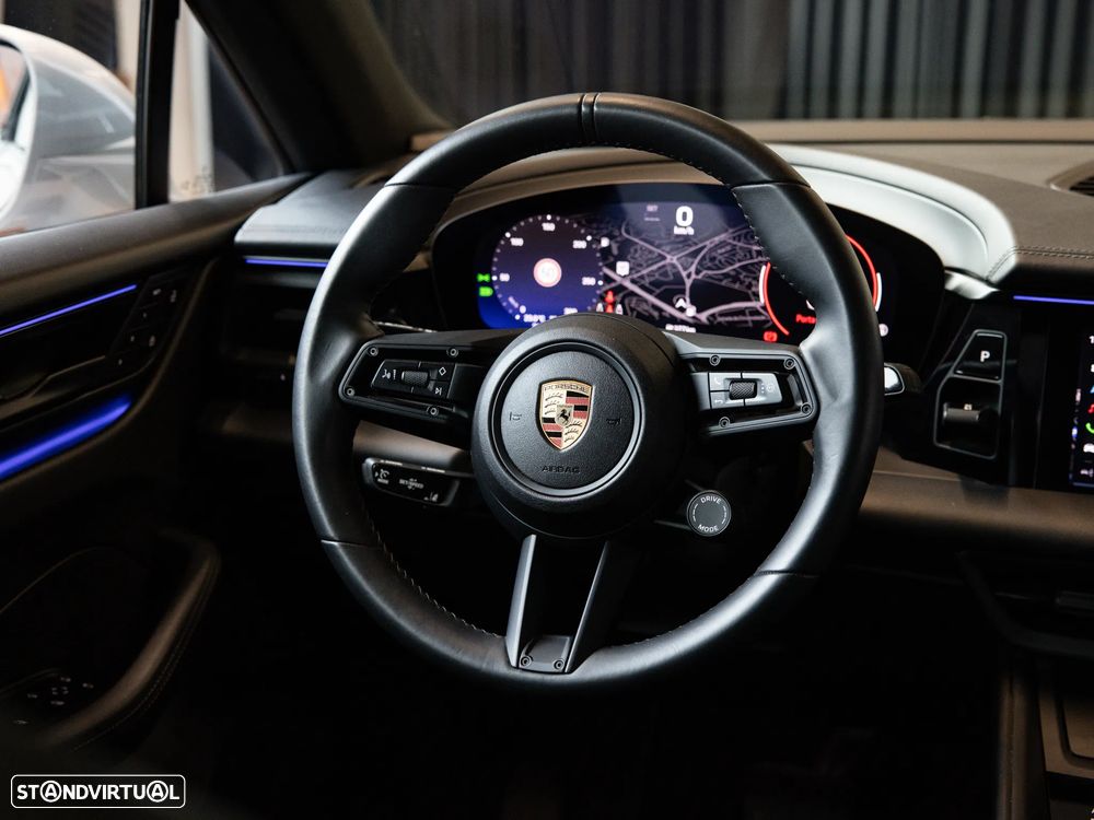 Porsche Macan Electric 4 - 32
