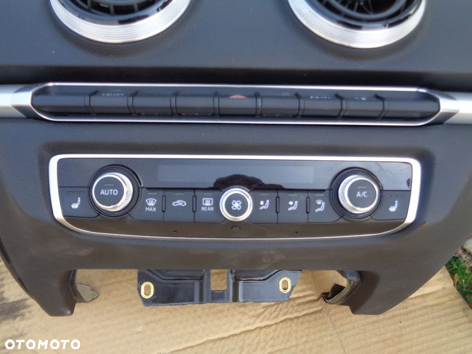 AUDI A3 8V0 WŁĄCZNIK AWARYJNYCH Z PANELEM EUROPA - 2