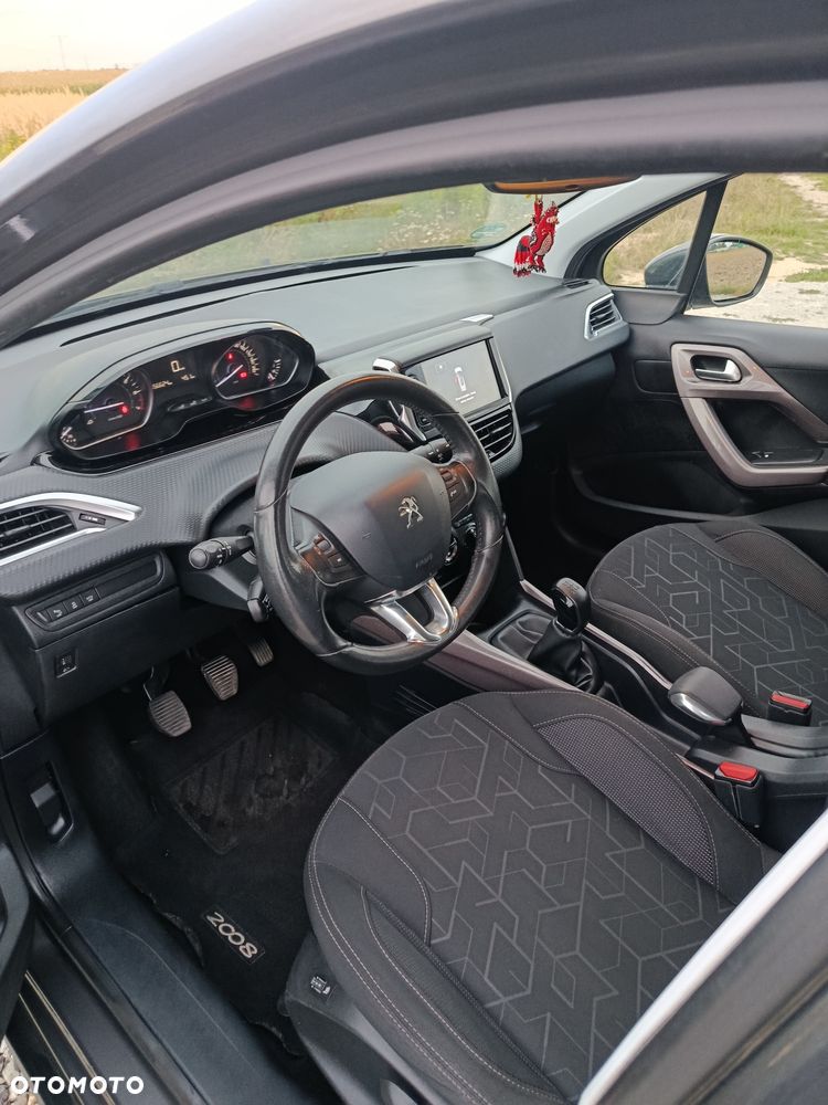 Peugeot 2008 - 8